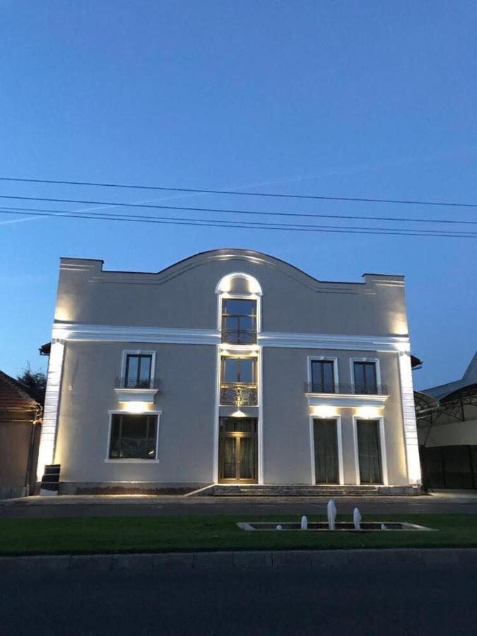 Regal Ballroom Caransebes Exterior photo